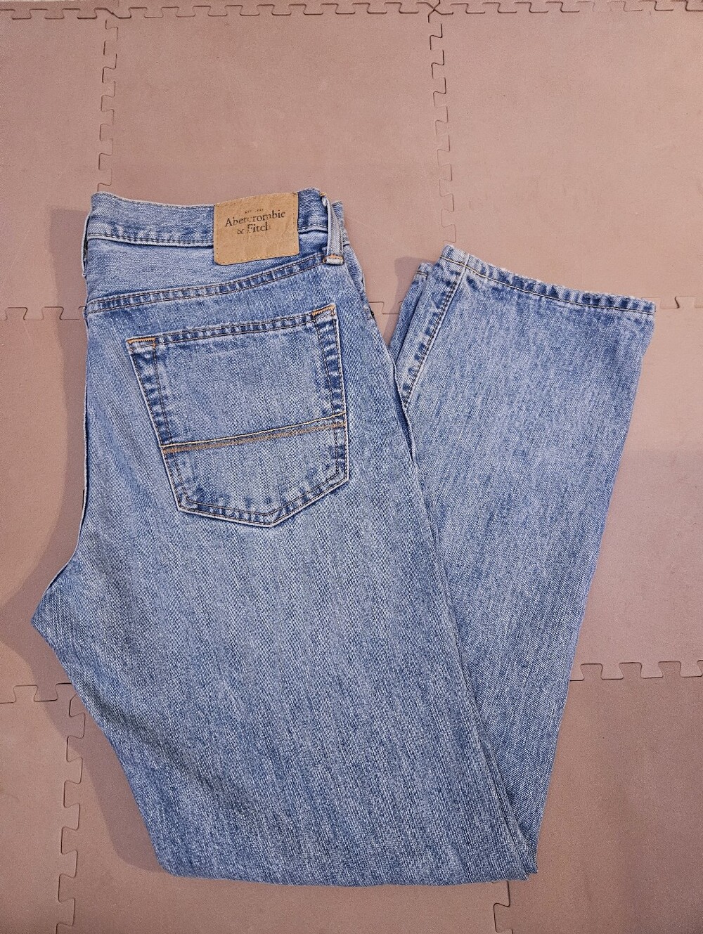 Abercrombie & Fitch Light Wash Blue Relaxed Jeans Sz 32/30